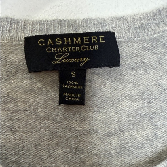 Charter Club 100% cashmere crewneck sweater in gray. - Picture 2 of 9